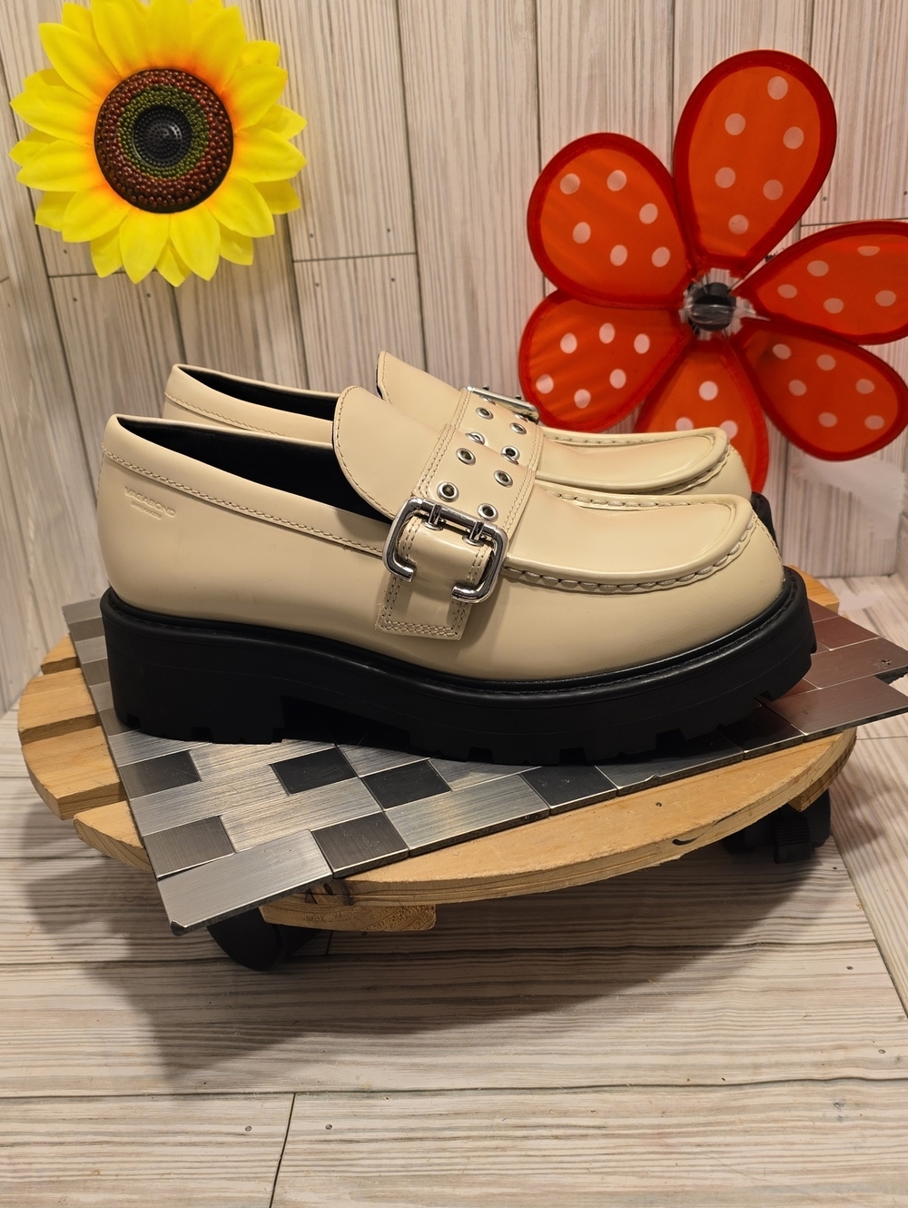 VAGABOND Chunky Cream Loafers with Black Lug Sole - Picture 6 of 15